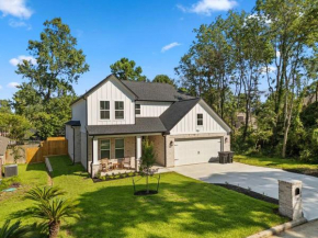 New Listing Modern Lake Conroe Oasis